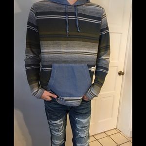 Men’s long-sleeve Henley-style hoodie pullover